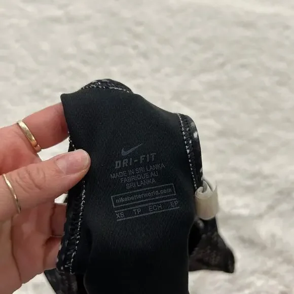 Nike Womens Sports Bra Logo Black Multicolor Sz XS Preppy Cheer Sports - Picture 3 of 4